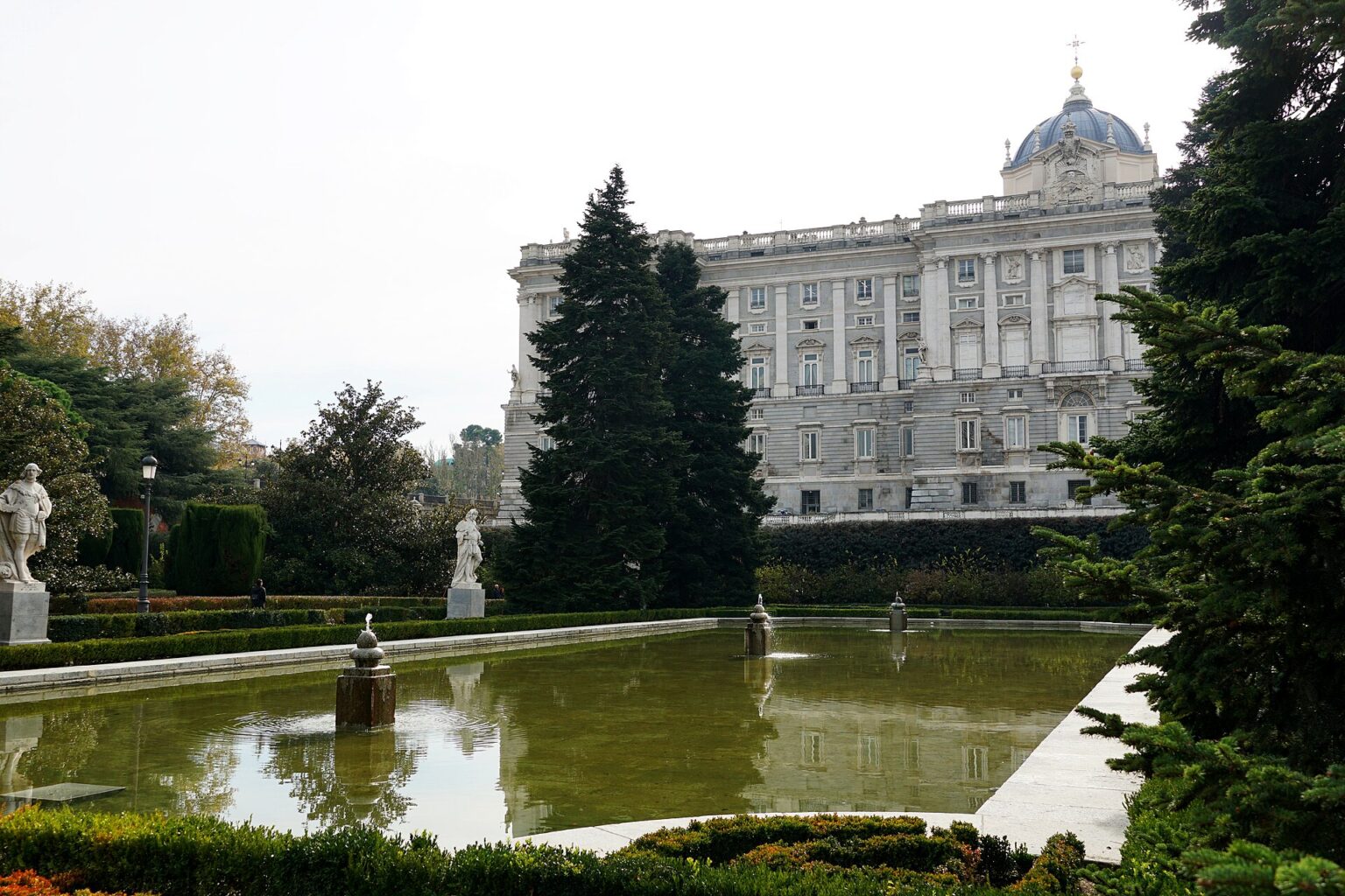 Il Palazzo Reale di Madrid visto dai Jardines de Sabatini