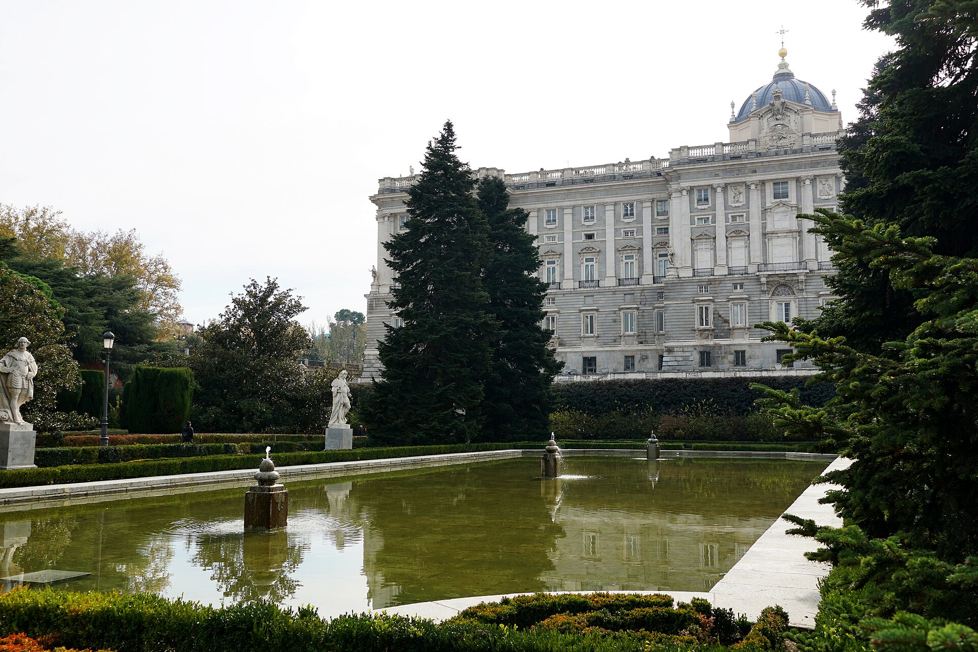 Il Palazzo Reale di Madrid visto dai Jardines de Sabatini